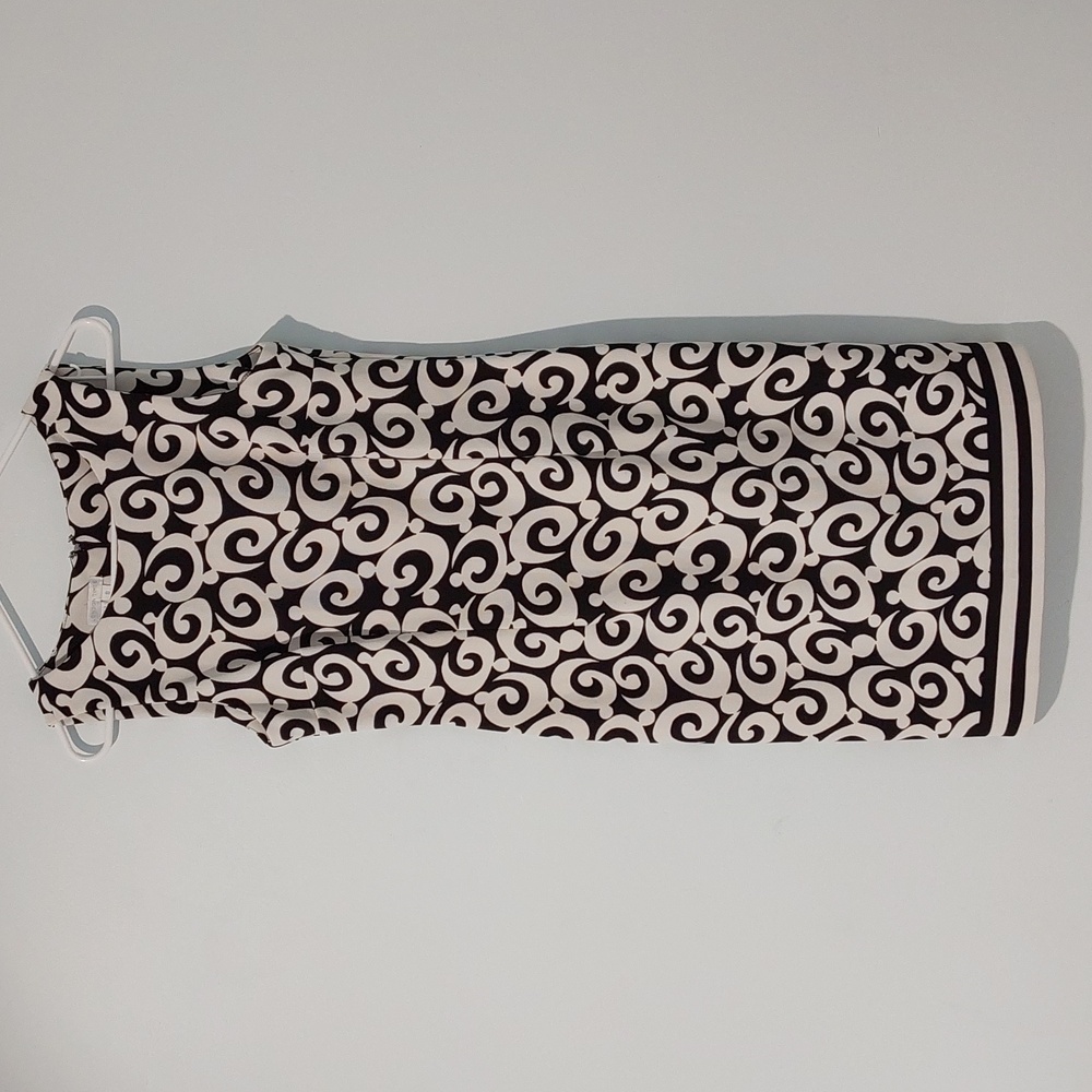 London‎ Times Dress. Size 8. Black and White Swirl pattern.